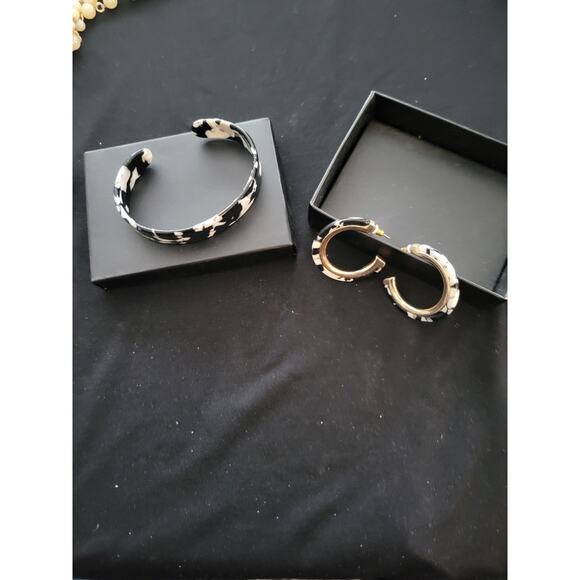 Unbranded Jewelry - Black And white Marbled or Geometric Bracelett and Hoop Earring Set